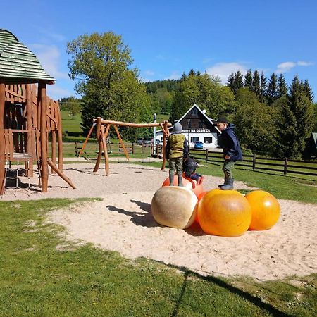 Chalupa Na Desitce Strážné Buitenkant foto